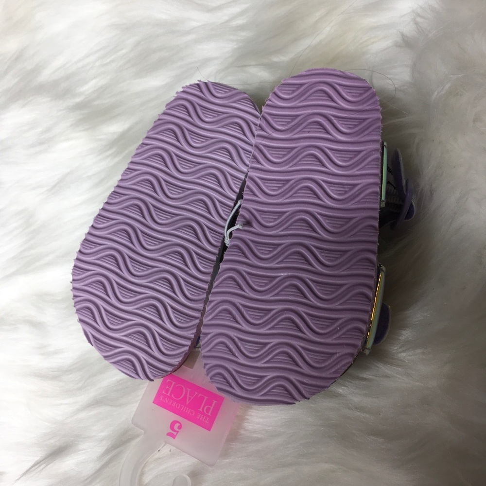 Chirldrens Place holographic sandals - Picture 2 of 3